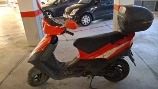 Suzuki AP 50 RF 1999 Scooter Roja y Negra
