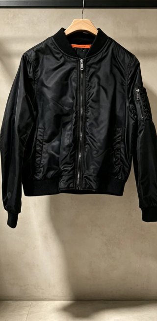 Cazadora Bomber Clásica Negra (Forro Naranja)