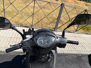 Peugeot 125cc Maxi Scooter Blanca