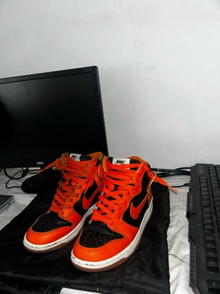 Zapatillas Nike Dunk High Naranjas y Negras