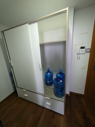 Armario con Puertas Correderas y Cajones