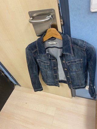 Cazadora vaquera entallada Zara