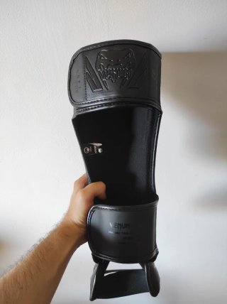 Espinilleras Venum Elite Negras Nuevas Talla M