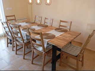 Mesa comedor madera + 8 sillas robustas