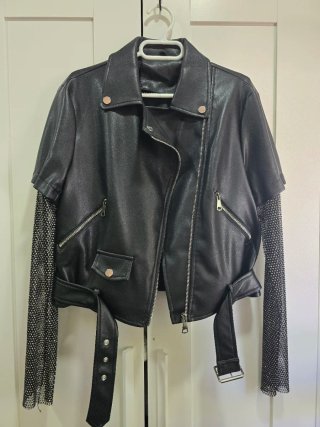 Cazadora Biker Polipiel con Mangas de Strass