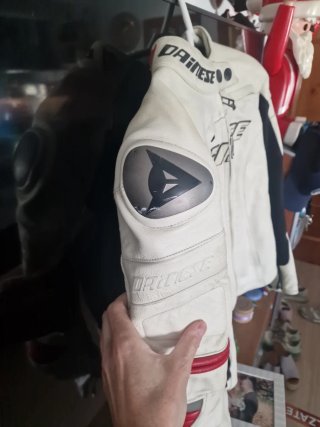 Chaqueta Dainese Deportiva Negra y Blanca