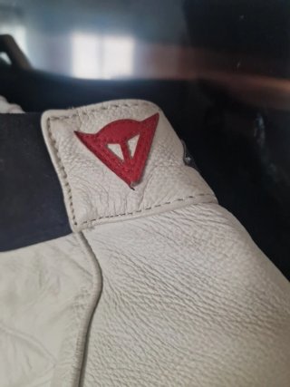 Chaqueta Dainese Deportiva Negra y Blanca