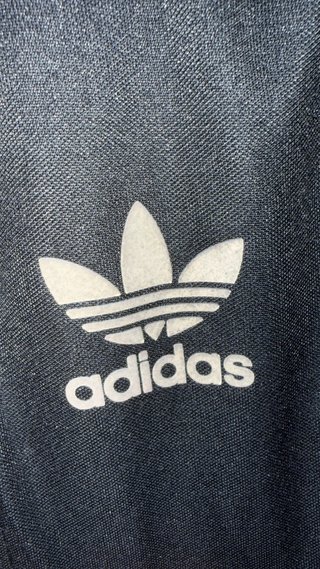 Chaqueta Adidas Clásica Negra Floral