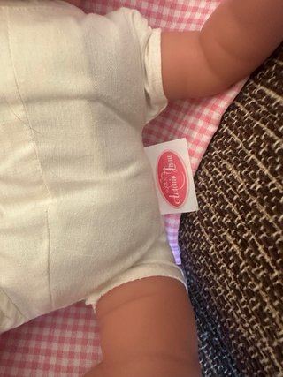 Muñeca Recién Nacida Baby Carla con Cojín