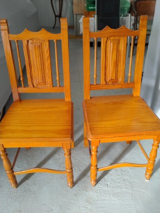 Sillas de madera estilo rústico