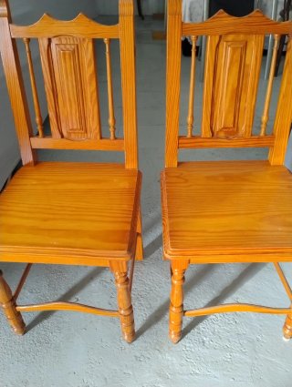 Sillas de madera estilo rústico