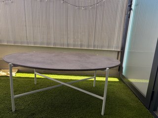 Mesa baja de exterior de piedra