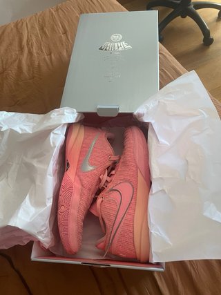 Zapatillas Baloncesto Lebron 20 rosa