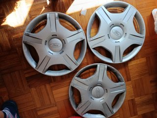 3 Tapacubos Ford 14 pulgadas, usados