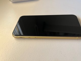 iPhone XR Amarillo