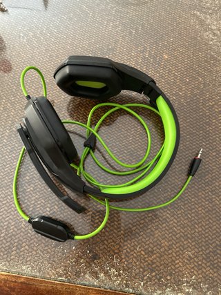 Cascos Gaming Negros y Verdes con Micrófono