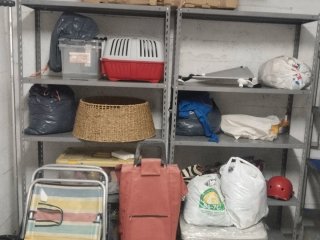 Estantería Metálica Gris con Cestas