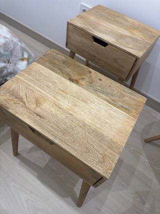 Set de 2 Mesitas de Noche de Madera