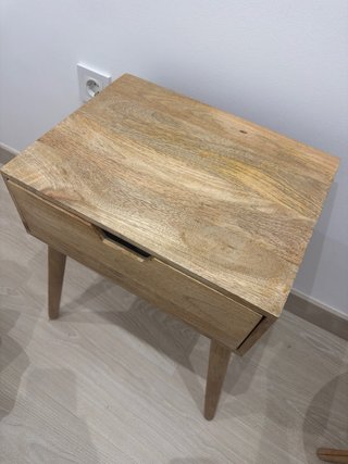 Set de 2 Mesitas de Noche de Madera