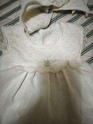Vestido y gorrito Paz Rodríguez Bautizo Niña