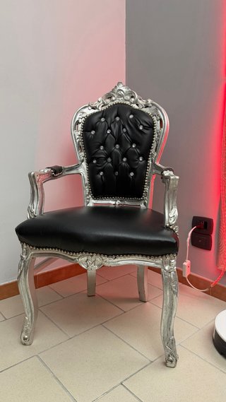 Modello sedia/poltroncina d'ispirazione barocca