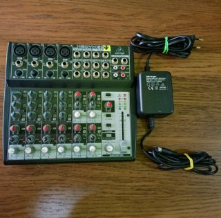 Mesa de mezclas Behringer Xenyx 1202