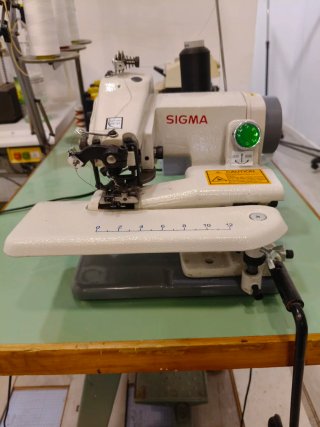 Máquina de Puntada Invisible Sigma