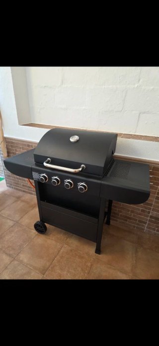 Barbacoa de gas negra