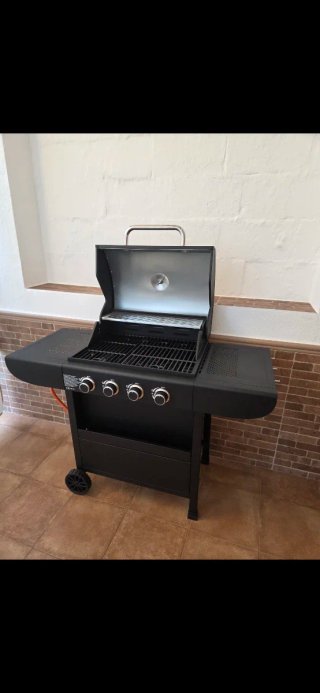 Barbacoa de gas negra
