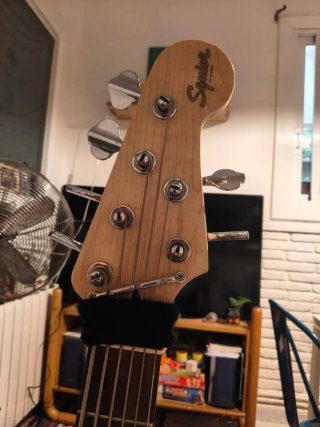 Bajo Squier Jazz Bass 6 Cuerdas