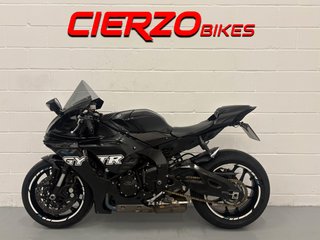 YAMAHA R1