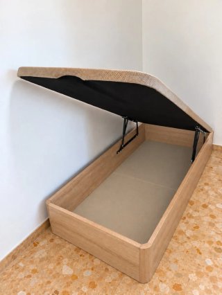 Letto smontabile in legno con materasso nuovo