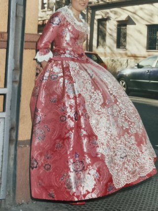 Traje Fallera Coral y Plata T. 36-38.