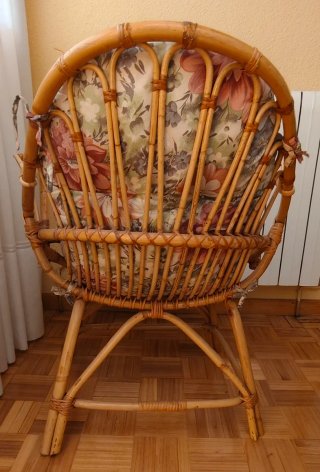 Conjunto de Jardín: Mesa y 3 Sillas de Mimbre