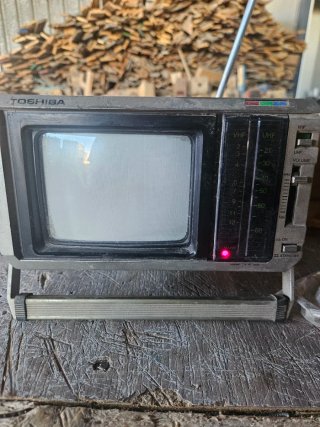 Televisor Portátil Vintage Toshiba CRT