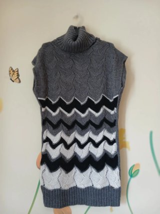 Vestito smanicato in lana, taglia M