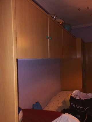 Dormitorio juvenil, estantería y armario