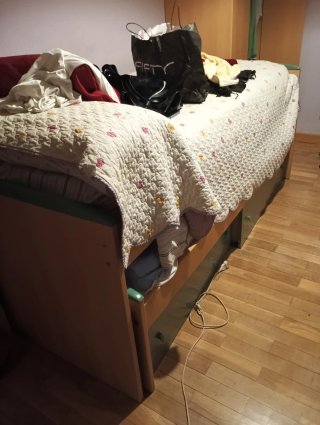 Dormitorio juvenil, estantería y armario