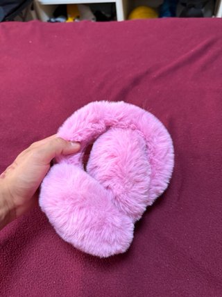 Orejeras de pelo rosa