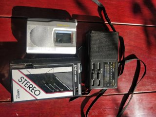 Lote 2 walkmans y 1 radio