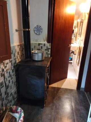 Estufa de leña metálica