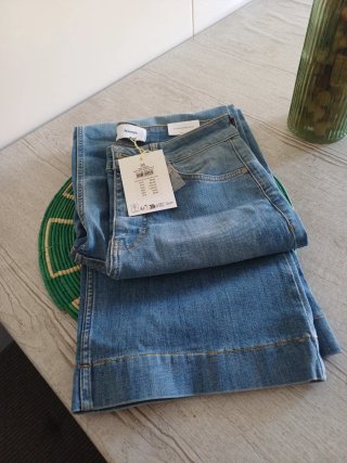 Pantalón vaquero Nümph a estrenar