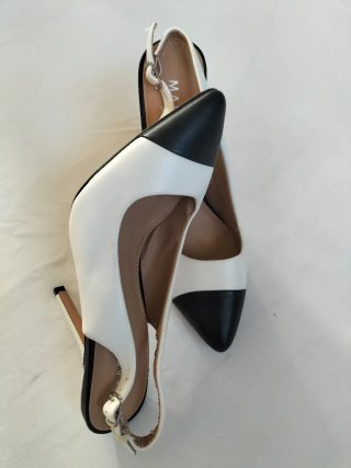 Zapatos de tacón fino elegantes