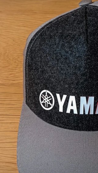 Boné Yamaha Cinzento e Preto