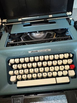 Máquina de escribir Olivetti Studio 46