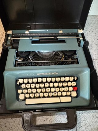 Máquina de escribir Olivetti Studio 46