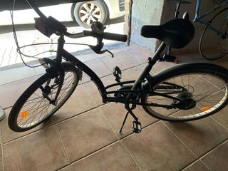 Bicicleta de paseo con cesta