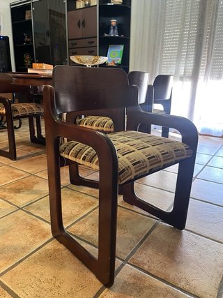 Mesa redonda en madera y aluminio y 6 sillas