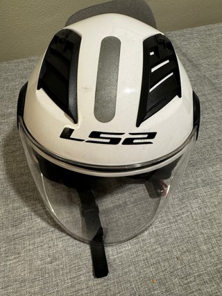 Casco de moto LS2 blanco con visera