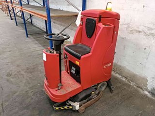 FREGADORA INDUSTRIAL CON CONDUCTOR
